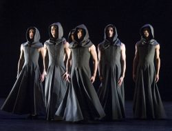 Pria Casanova Complex, Memburu lalu Ditinggalkan