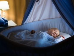 5 Cara agar Bayi Tidur Nyenyak dan Tidak Rewel di Malam Hari