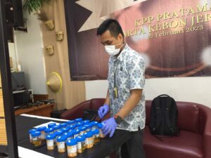 KPP Madya Dua Jakarta Barat Laksanakan Tes Urine bagi ASN di Lingkungannya