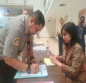 Pelaksanaan Deteksi Dini Penyalahgunaan Narkotika melalui Tes Urine dan Sosialisasi Bahaya Penyalahgunaan Narkotika bagi Pegawai Badan Karantina Pertanian.