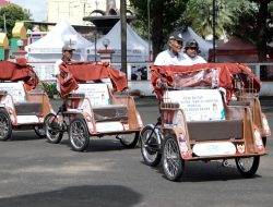 Becak Listrik untuk Pengayuh Senja